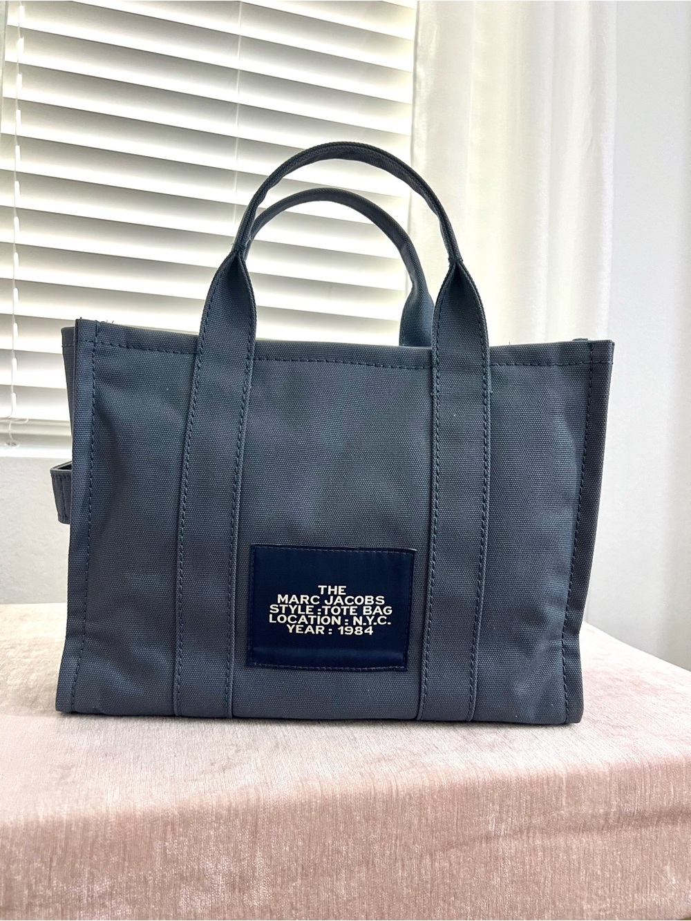 Marc Jacobs Medium The Tote Bag - Picture 2 of 4